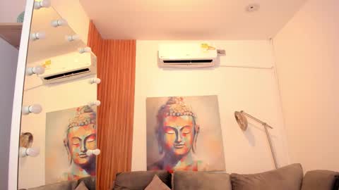 Cintia online show from 12.04.25