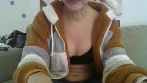 Snapshot of cinthia2525 chatting on 05.17.26 cinthia2525 online show from 05.17.26
