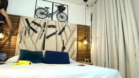 cinthiabaker online show from 11.24.25