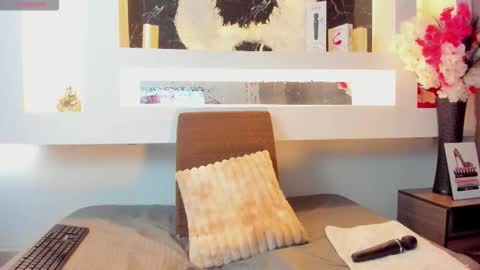 Cinthya  online show from 10.30.25