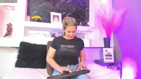 Snapshot of cinthya_mjs chatting on 02.19.26 Cinthya online show from 02.19.26