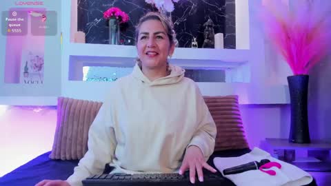 Snapshot of cinthya_mjs chatting on 04.09.26 Cinthya online show from 04.09.26