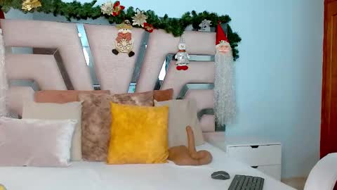 Cintia Hills online show from 12.28.24