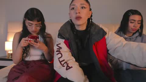 Snapshot of cintya_kors chatting on 01.03.25 Cintya online show from 01.03.25