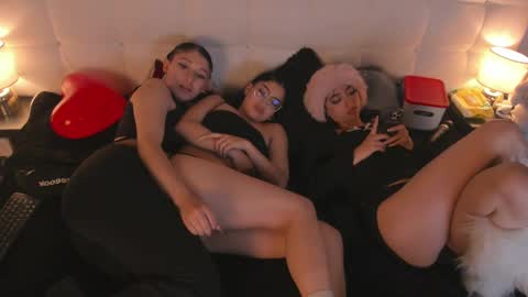 Snapshot of cintya_kors chatting on 02.15.25 Cintya online show from 02.15.25