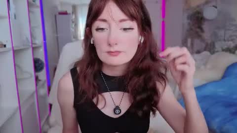 Snapshot of cissy_glitter chatting on 06.19.26 Cissy Glitter online show from 06.19.26