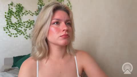 Snapshot of citruska chatting on 09.16.25 karina online show from 09.16.25