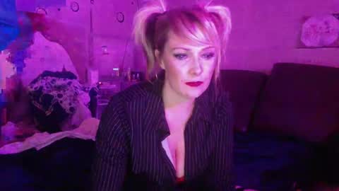 Snapshot of cj_wunderlust chatting on 10.08.25 cj_wunderlust online show from 10.08.25
