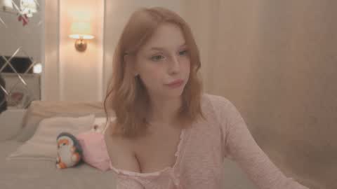 Snapshot of claire_bennett chatting on 10.06.25 Claire Bennett online show from 10.06.25