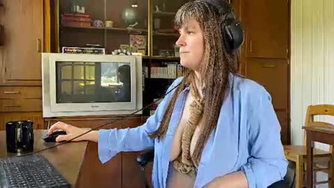 Snapshot of claire_moulin chatting on 07.01.26 Claire Moulin online show from 07.01.26