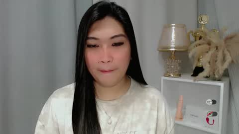 Snapshot of claire_wntr chatting on 05.05.26 CLAIRE online show from 05.05.26