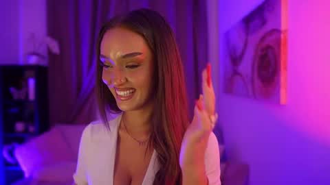 Clara smile online show from 09.18.25