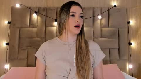 Snapshot of claradelmar_ chatting on 10.05.25 Clara del mar online show from 10.05.25