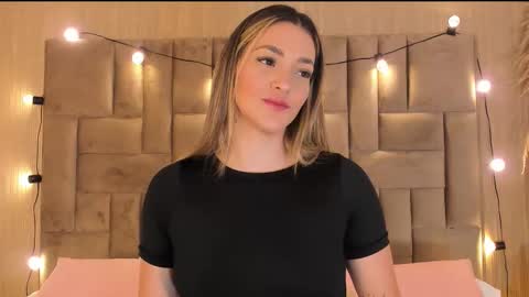 Snapshot of claradelmar_ chatting on 11.27.25 Clara del mar online show from 11.27.25