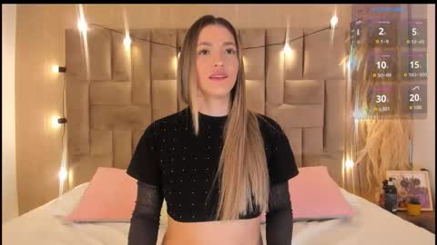 Snapshot of claradelmar_ chatting on 12.14.25 Clara del mar online show from 12.14.25