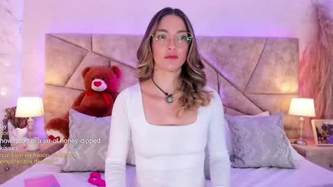 Snapshot of claradelmar_ chatting on 05.15.26 Clara del mar online show from 05.15.26