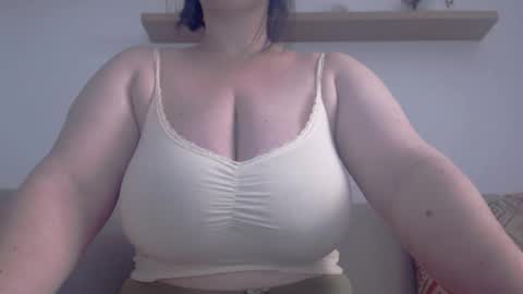 Snapshot of claralollipop chatting on 04.18.26 Clara online show from 04.18.26