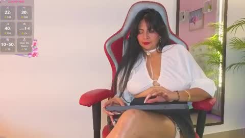 Snapshot of clariss_brown chatting on 06.17.26 clariss_brown online show from 06.17.26