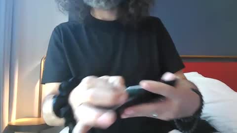 Snapshot of clarkbent2 chatting on 10.01.25 clarkbent2 online show from 10.01.25