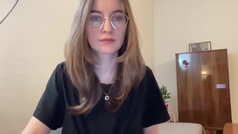 Snapshot of classyandgirly chatting on 12.21.24 classyandgirly online show from 12.21.24