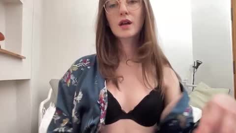 Snapshot of classyandgirly chatting on 02.17.26 classyandgirly online show from 02.17.26