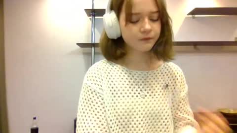 Snapshot of clementinaaures chatting on 11.04.25 clementinaaures online show from 11.04.25