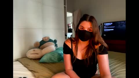 Snapshot of clementine75009 chatting on 05.08.26 clementine75009 online show from 05.08.26