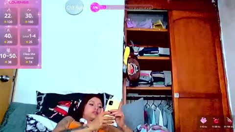 Snapshot of cleo_05 chatting on 02.20.25 cleo_05 online show from 02.20.25