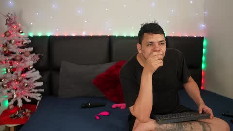Snapshot of cleoanubis_ chatting on 01.02.25 Girl Juliana and Federico online show from 01.02.25