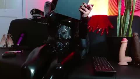 Snapshot of cleodoranoir chatting on 02.18.26 cleodoranoir online show from 02.18.26