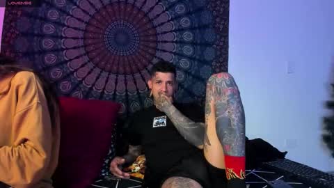 Snapshot of cleosexxx chatting on 02.21.26 cleo y maikol online show from 02.21.26