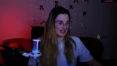 Snapshot of clery_shine chatting on 02.04.26 clery_shine online show from 02.04.26