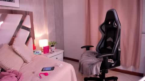 clhoe_johnson_ online show from 10.02.25