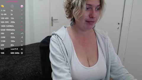 Snapshot of clittytastic chatting on 10.22.25 Syl online show from 10.22.25