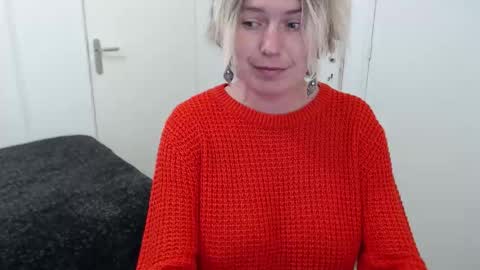 Snapshot of clittytastic chatting on 10.26.25 Syl online show from 10.26.25