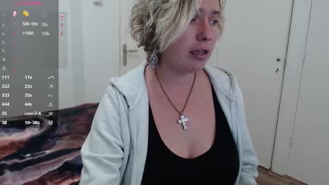 Snapshot of clittytastic chatting on 11.16.25 Syl online show from 11.16.25