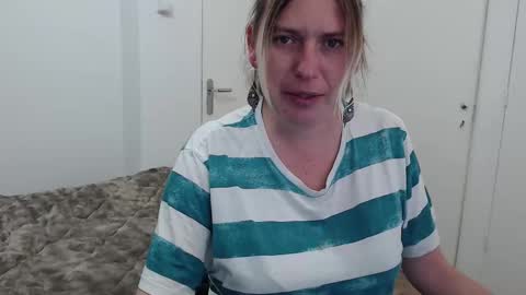 Snapshot of clittytastic chatting on 12.22.25 Syl online show from 12.22.25