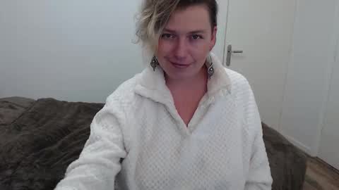 Snapshot of clittytastic chatting on 01.12.26 Syl online show from 01.12.26