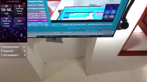 CLOE online show from 11.23.25