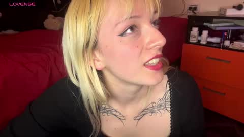 Snapshot of cloe_five chatting on 10.17.25 CLOE online show from 10.17.25