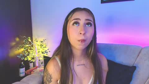 Snapshot of cloe_martinezz_ chatting on 04.29.26 cloe_martinezz_ online show from 04.29.26
