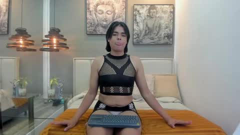 Snapshot of cloe_mylo chatting on 05.31.26 Cloe Mylo online show from 05.31.26