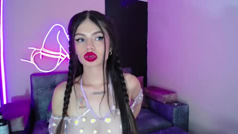 Snapshot of cloe_roouse chatting on 03.04.25 Cloe online show from 03.04.25