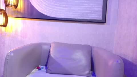 Snapshot of cloe_sm chatting on 10.17.25 Cloe online show from 10.17.25
