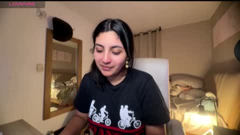 cloe small online show from 09.11.25