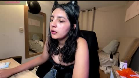 cloe small online show from 10.30.25