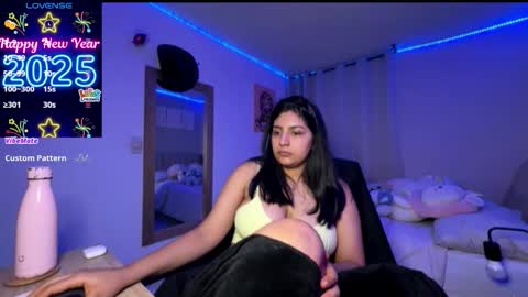 cloe small online show from 11.12.25