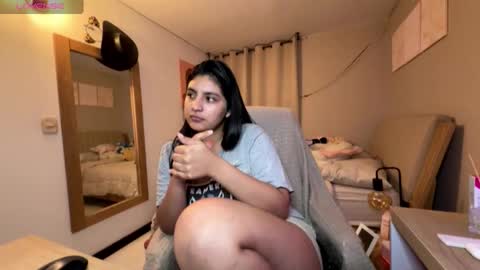 cloe small online show from 02.03.26