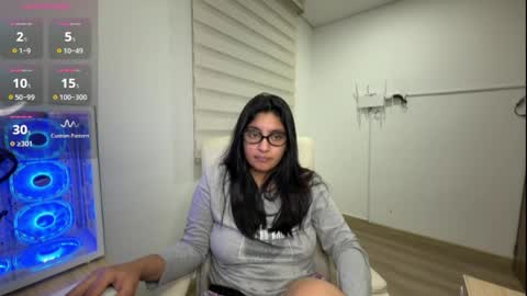 cloe small online show from 04.08.26