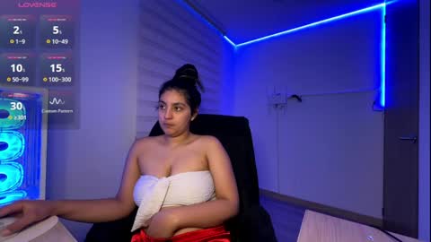 cloe small online show from 04.09.26